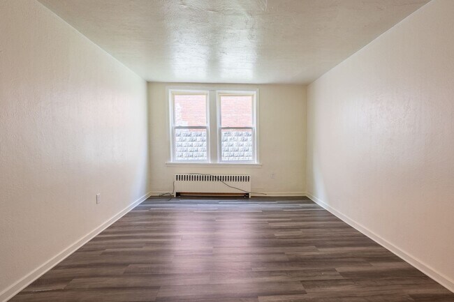 Foto del edificio - 2040 Brownsville Rd