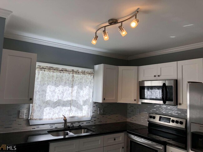 Foto del edificio - 709 Twin Brooks Ct