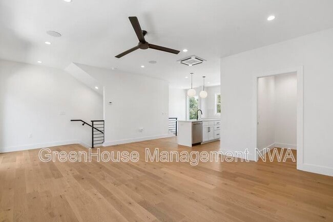 Building Photo - 627 SW C St