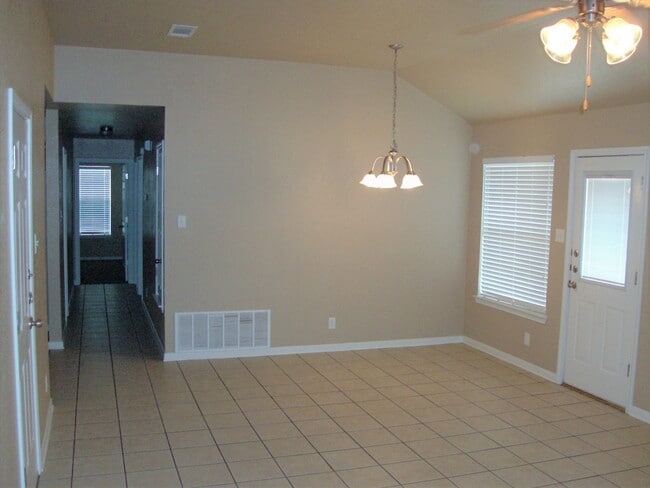 Building Photo - 3 Bedroom / 2 Bath Duplex – Near Fort Hood – Killeen, TX