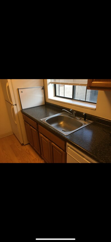 Kitchen - 181 Loomis Dr
