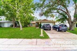 Building Photo - 1708 Hibiscus Cir N