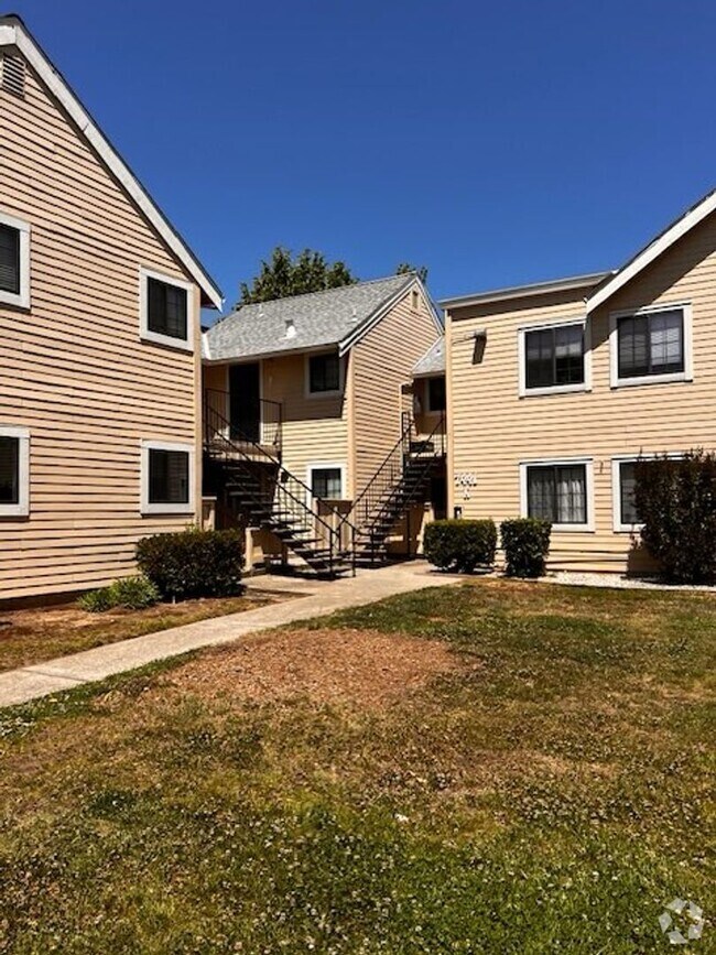 Building Photo - 7441 Auburn Oaks Ct