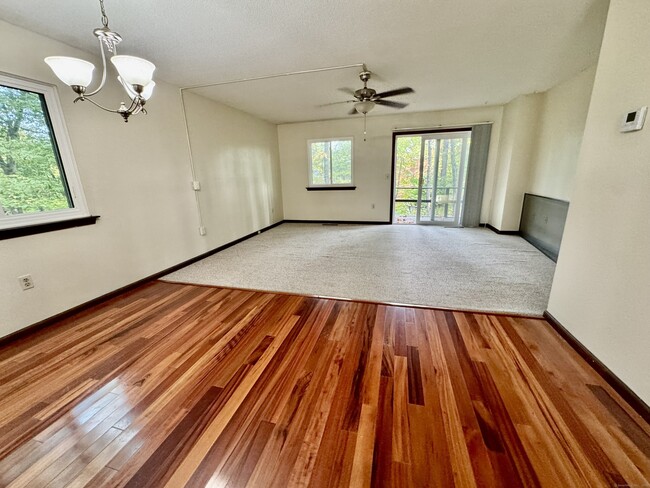 Building Photo - 550 Darling St