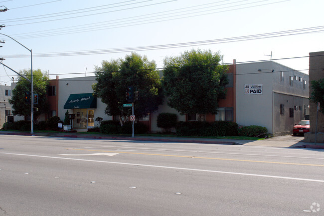 Building Photo - 13444-13460 Prairie Ave.