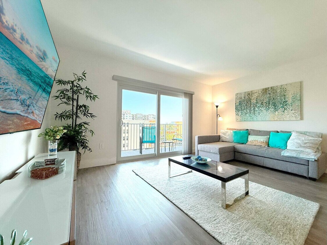 Foto principal - 3626 NE 168th St