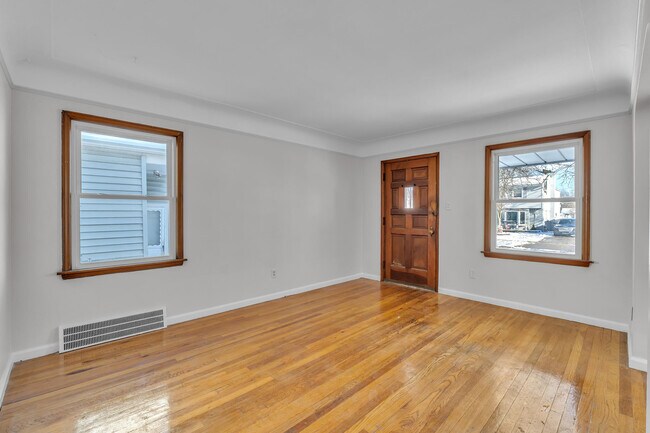 Foto del edificio - 11319 Tecumseh Ave