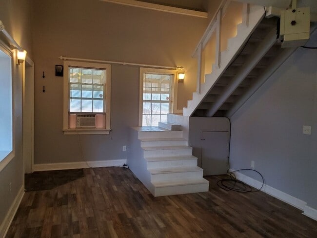 Building Photo - Studio Apartment