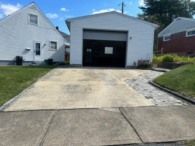 Building Photo - 2415 S Lumber St