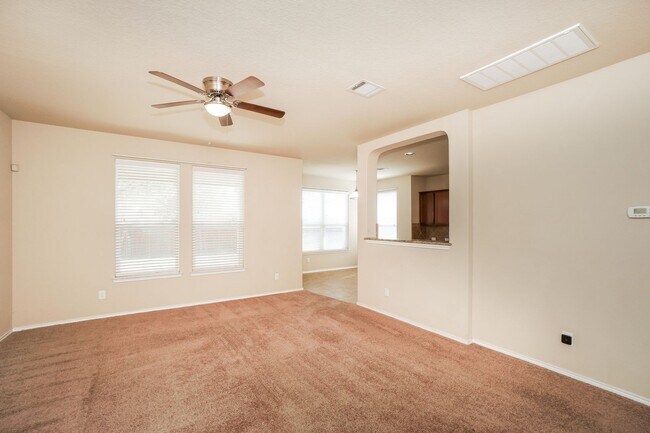 Foto del edificio - 4 bedroom home only 4 miles from Randolph AFB