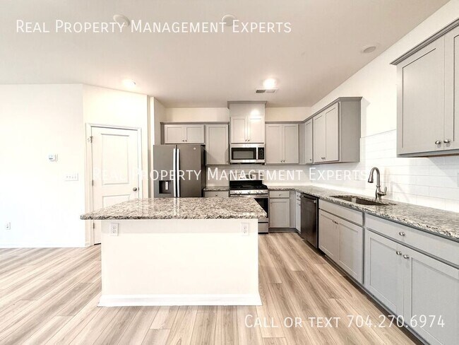 Foto del edificio - 6017 Rizer Dr