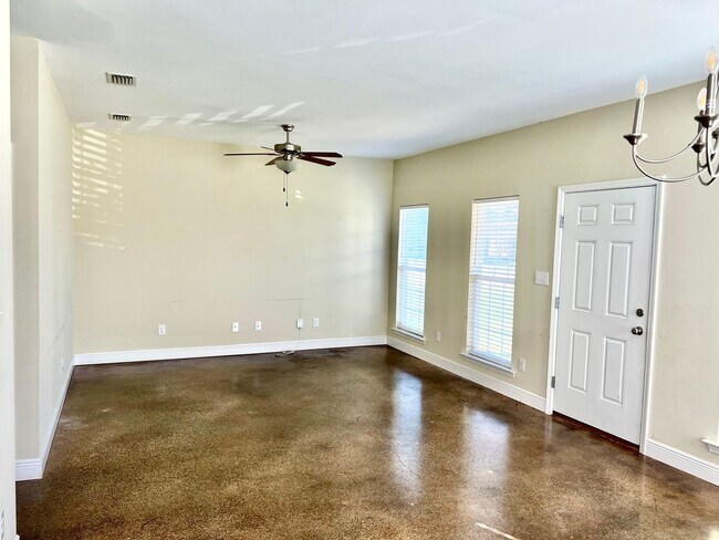 Foto del edificio - 3bd 2bth Spanish Ft. for Lease