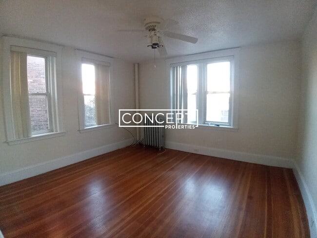 Building Photo - 15 Barrows St