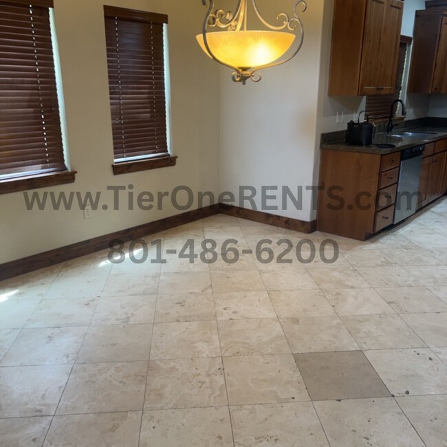 Building Photo - NO DEPOSIT Option Available for This Prope...