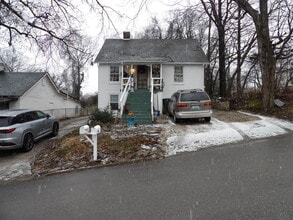 Building Photo - 307 Henry St