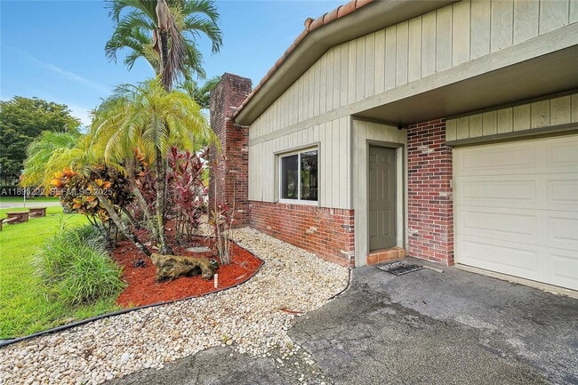 Foto del edificio - 1518 N Yale Dr