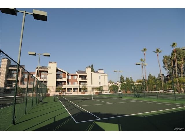 Foto del edificio - 21450 Burbank Blvd