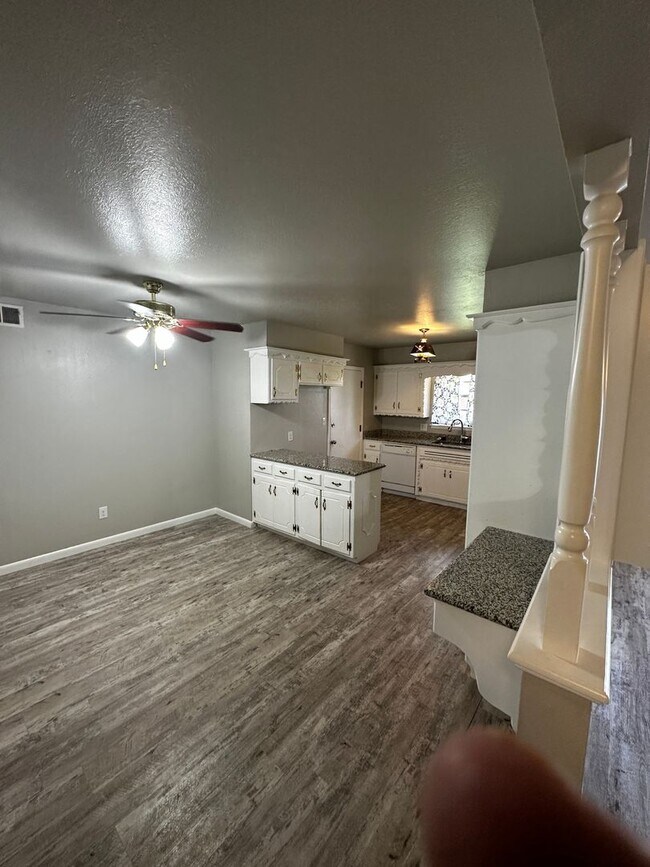 Foto del edificio - Great 3 bd/1.5 ba Home - Lots of Built-in Storage