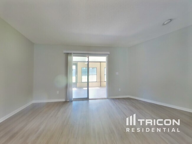 Building Photo - 6676 Southern Oaks Dr