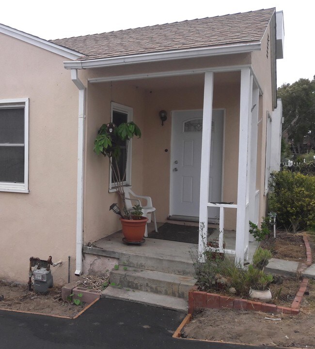 Front Door Entry - 1549 Golden Ave