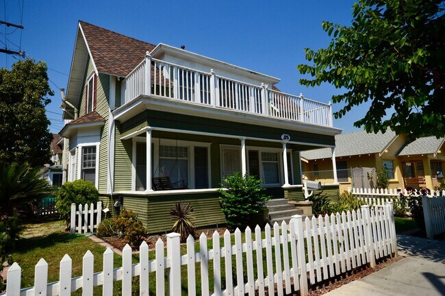 Building Photo - Long Beach Craftsman 3 Bedroom Home