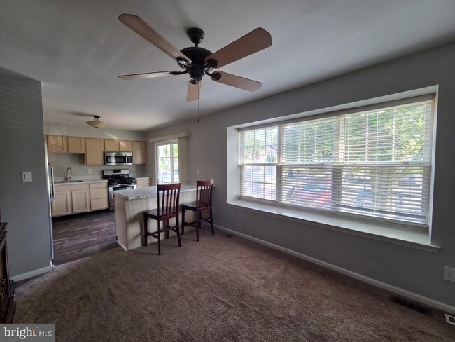 Building Photo - 2601 Gramercy Way