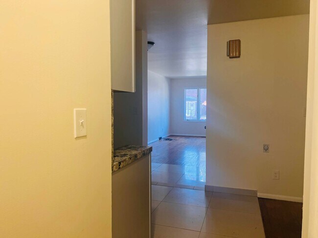 Foto del edificio - 82 Glenwood Ave