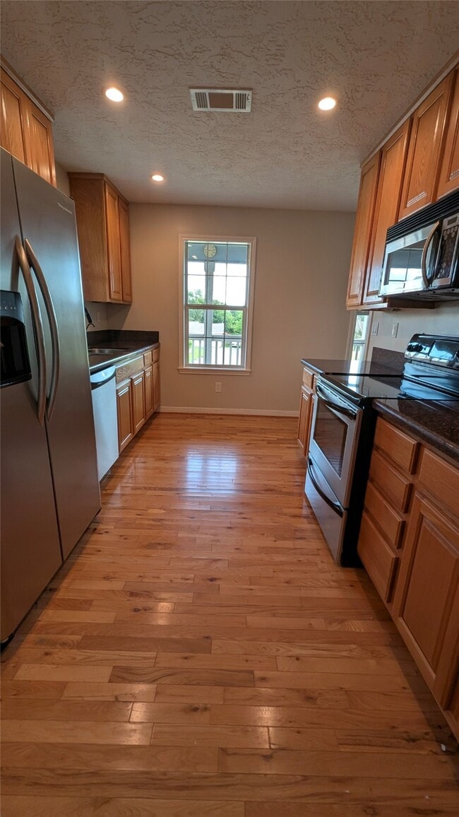 Building Photo - 530 S Shady Ln