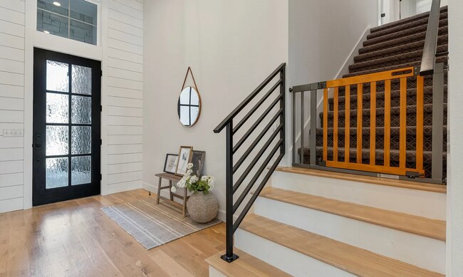 Foto del edificio - Gorgeous 4 bedroom & 4 Bath Luxury Home in...
