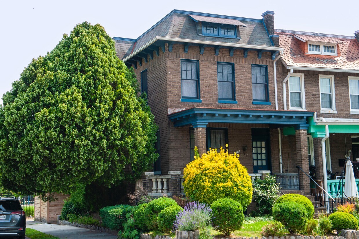 Primary Photo - 920 Quincy St NW