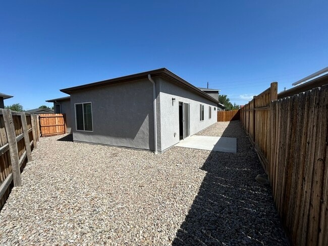 Building Photo - 394 Trenton Court
