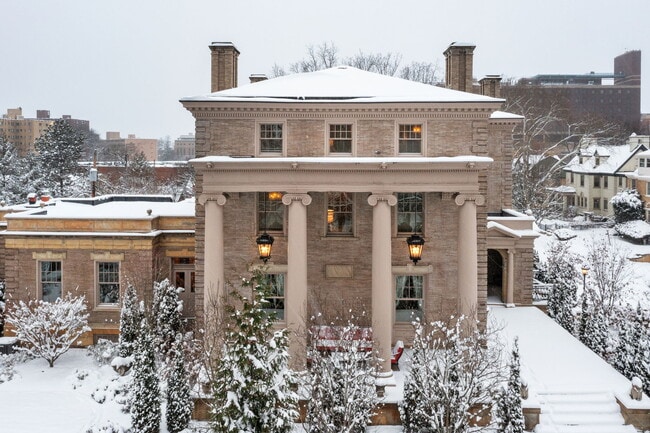 Foto del edificio - 5135 Ellsworth Ave