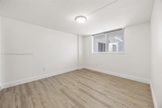 Building Photo - 401 Ocean Dr