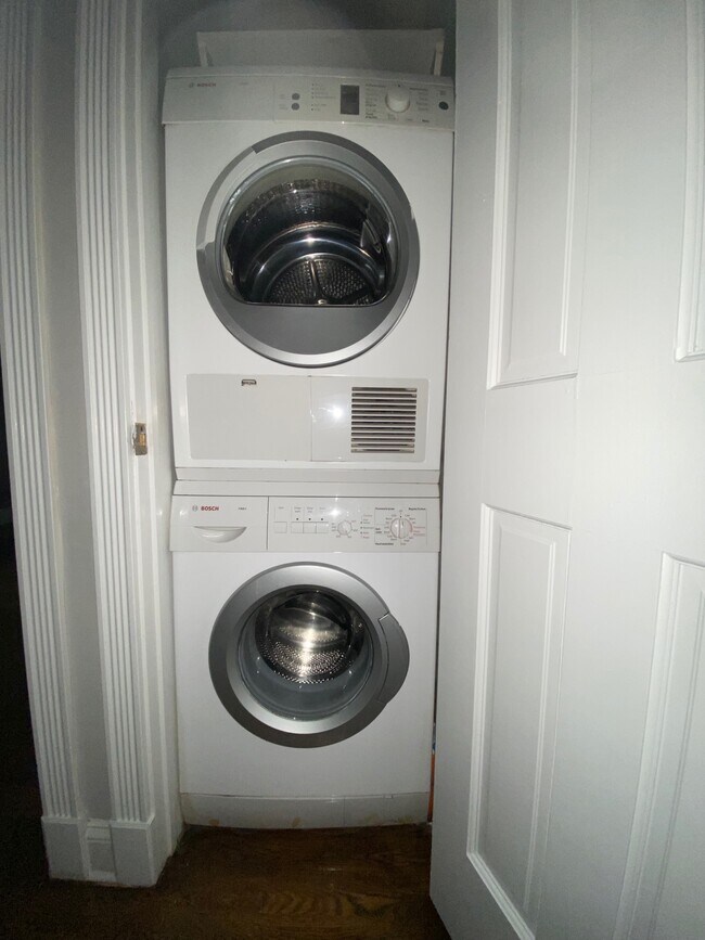 Laundry unit - 222 Avenue B