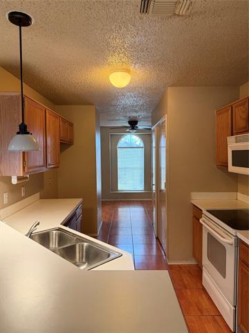 Building Photo - 2820 Bent Brook Dr