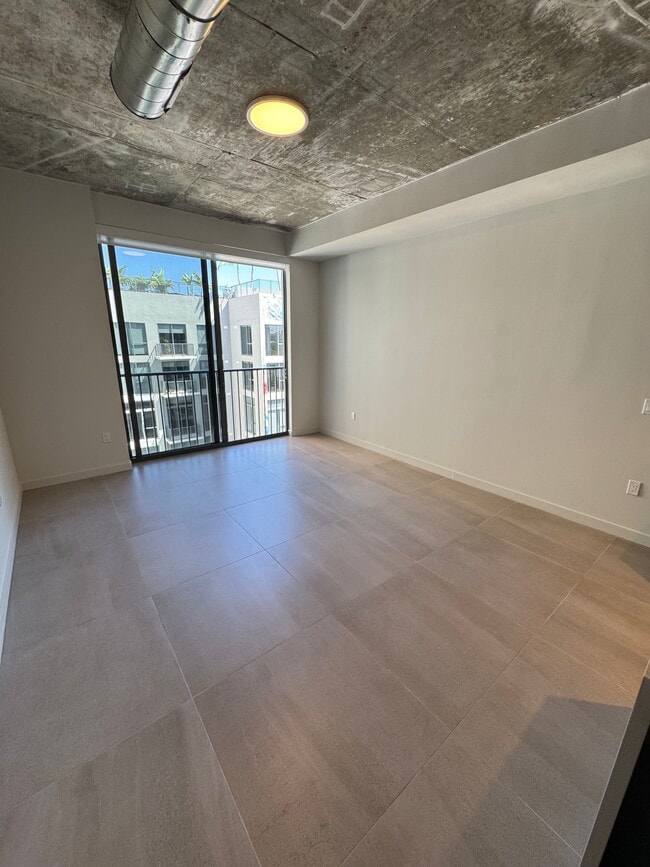 Building Photo - 120 NW 31st St