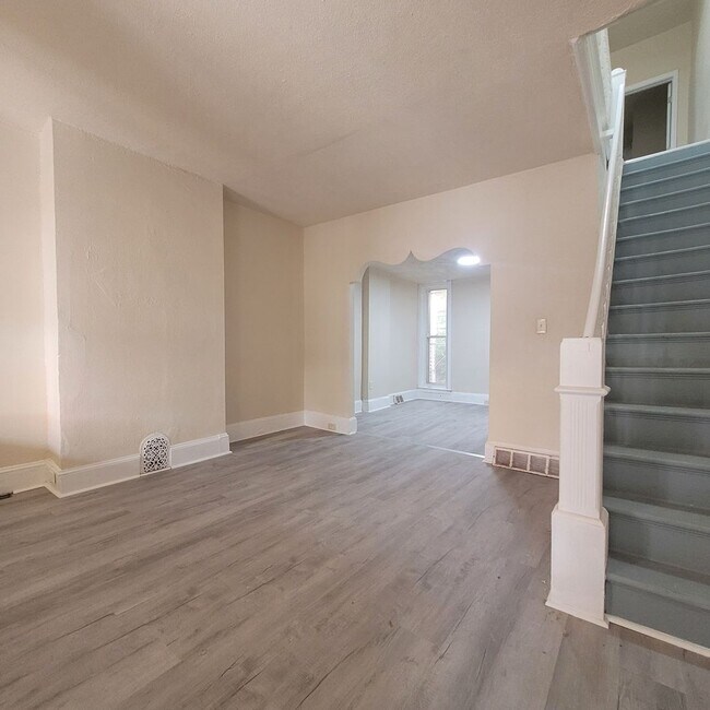 Foto del edificio - Beautiful Newly Remodeled 3 bedroom Coming...