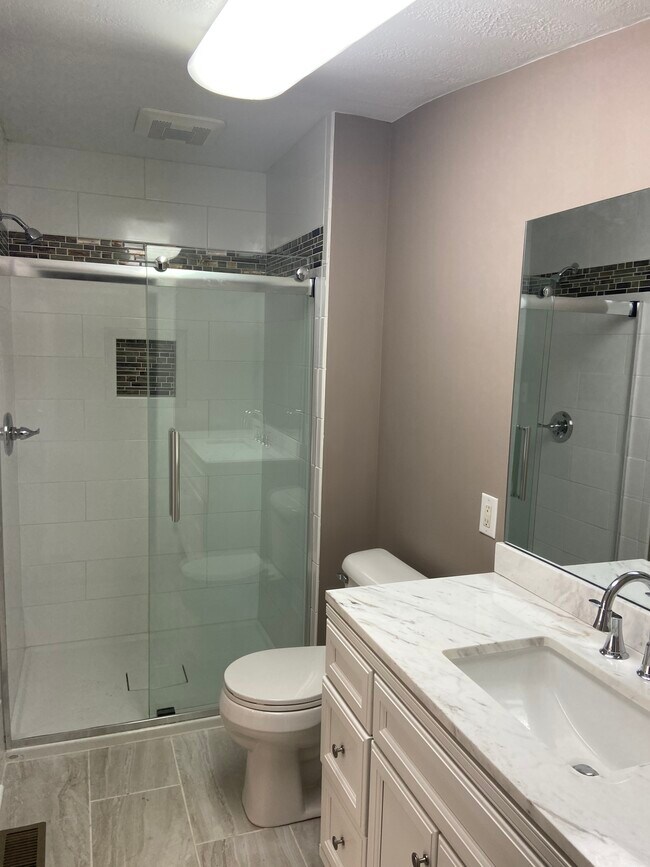 Foto del edificio - 8 National Rd