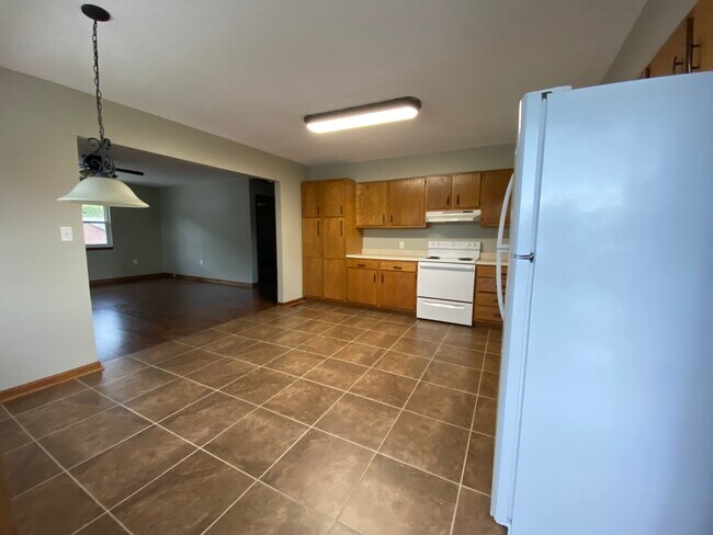 Large eat-in kitchen with updated lighting and flooring - 6057 Pineview Dr