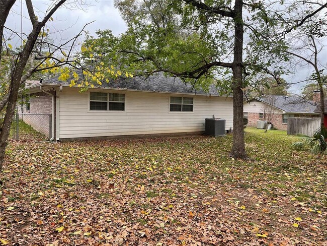 Building Photo - 203 Pine Valley