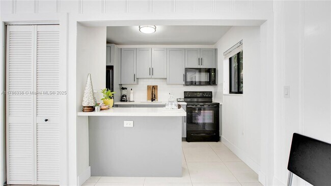 Foto del edificio - 1750 NE 144th St