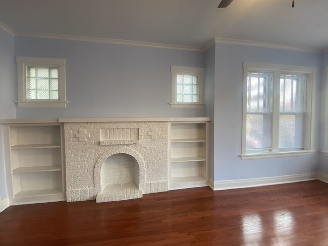 Building Photo - 1737 W Albion Ave