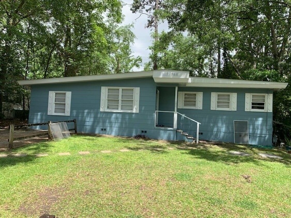 Photo - 1622 Sharkey St