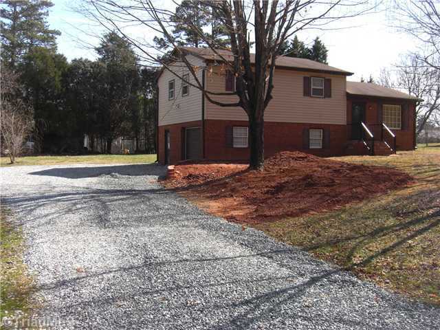 3 Bed 1.5 Bath w/ 1 car Garage - 3 Bed 1.5 Bath w/ 1 car Garage House