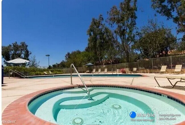 Building Photo - 2 br, 1 bath Condo - 7737 Margerum Ave Uni...