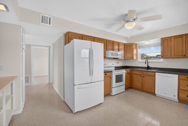 Building Photo - Affordable Sun city Home