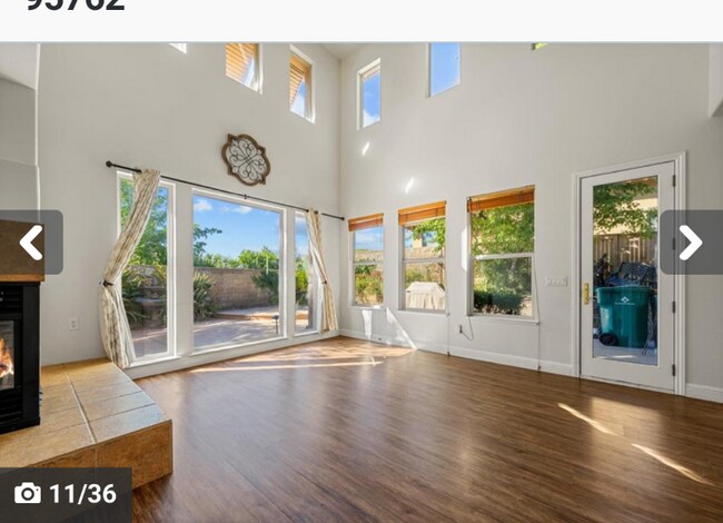 Building Photo - 208 Gamay Pl