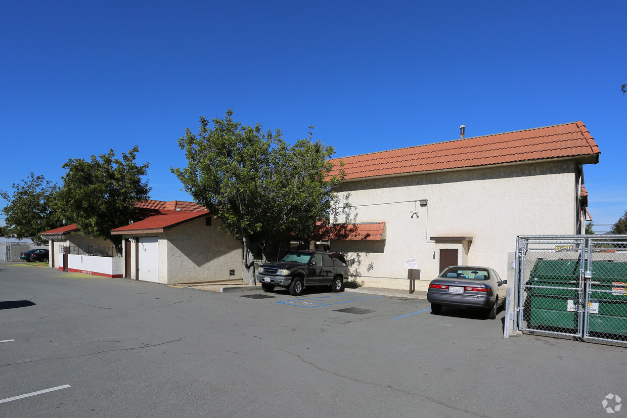 Building Photo - Sierra Vista Apartments