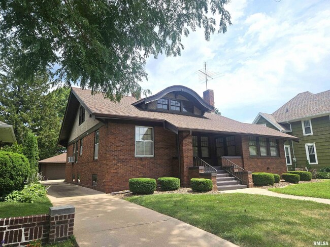 Foto del edificio - 1155 N Cherry St