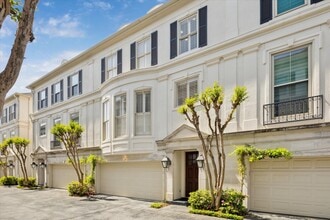 Building Photo - 190 Oak Pl